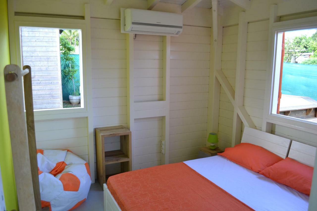 Mini-Villa Entre Montagne Et Mer Goyave Bagian luar foto