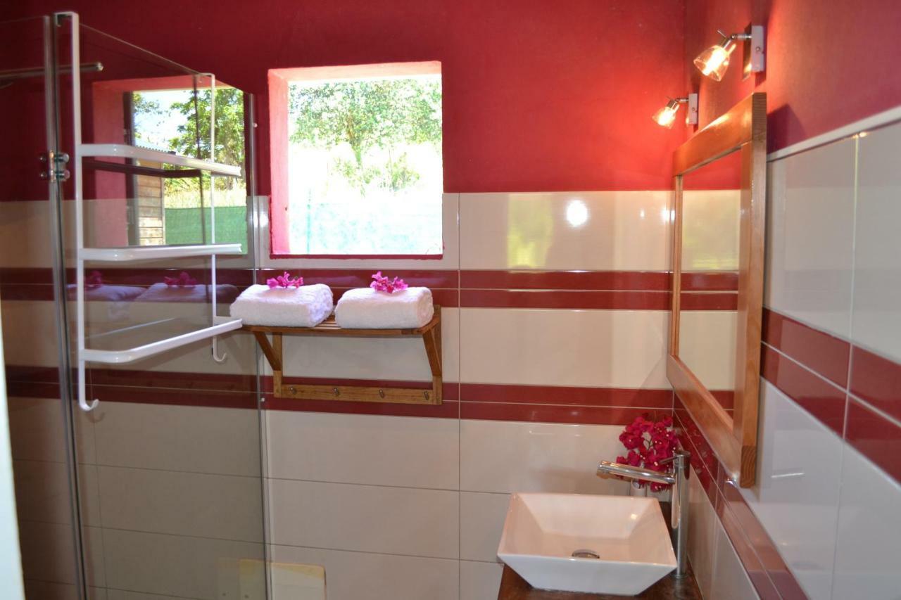 Mini-Villa Entre Montagne Et Mer Goyave Bagian luar foto
